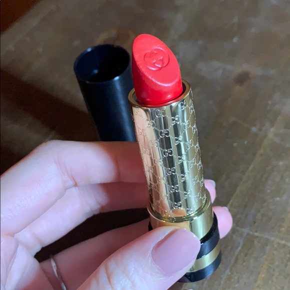 gucci iconic red lipstick